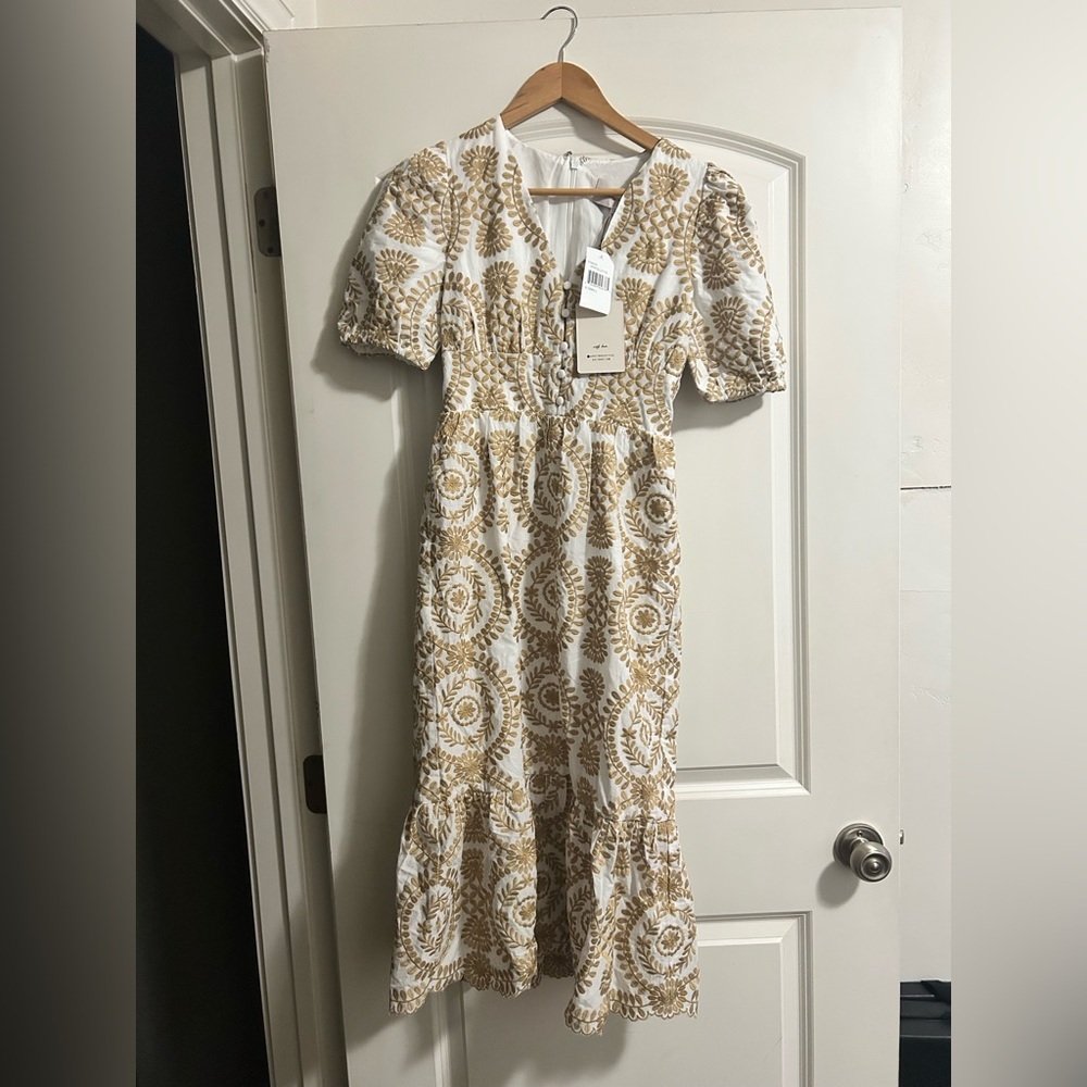 NWT Adelyn Rae Eyelet Embroidered Puff Short Sleeve V-Neck Midi Dress brand new